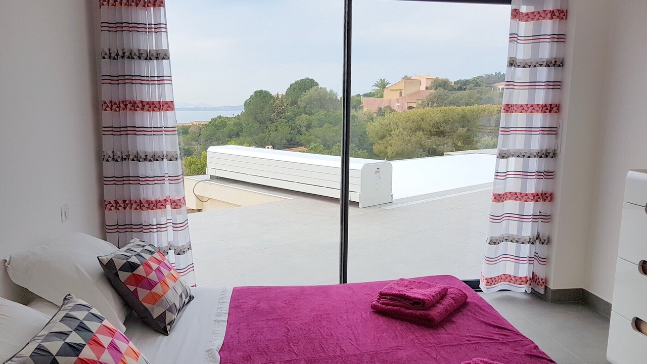 Photo of Bedroom in Porticcio