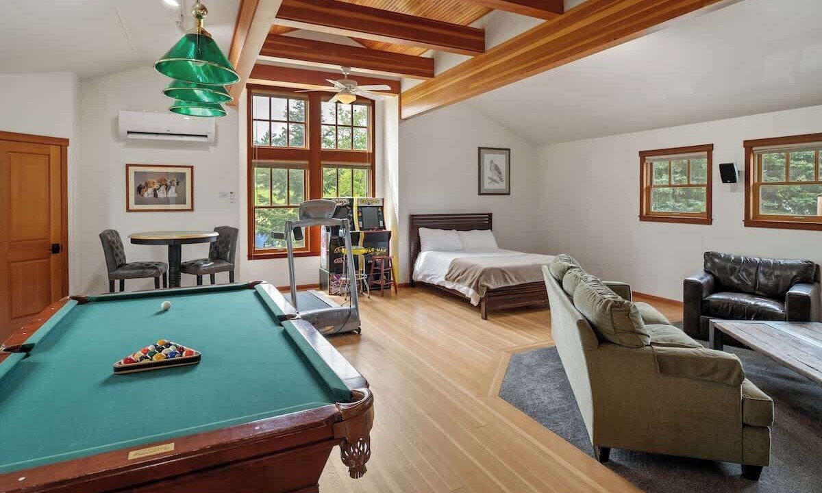 Photo of Livingroom in Sandpoint