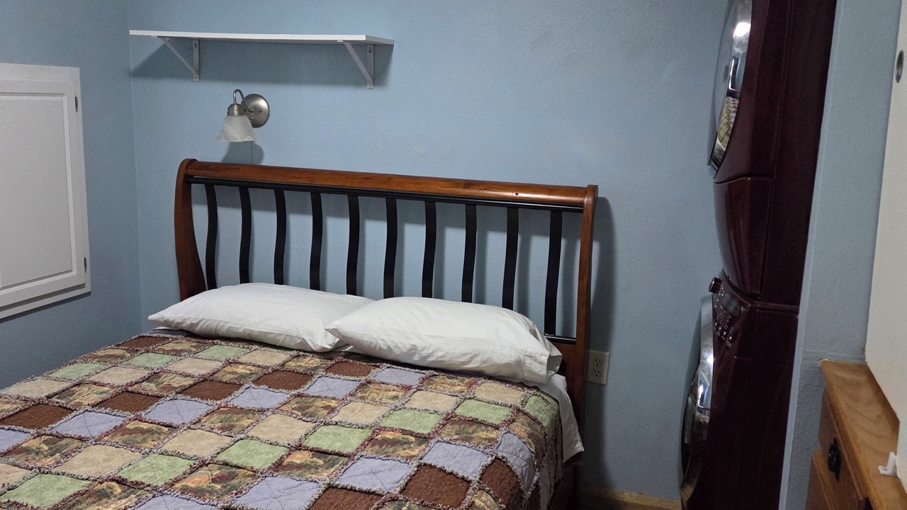 Photo of Bedroom in Clinton