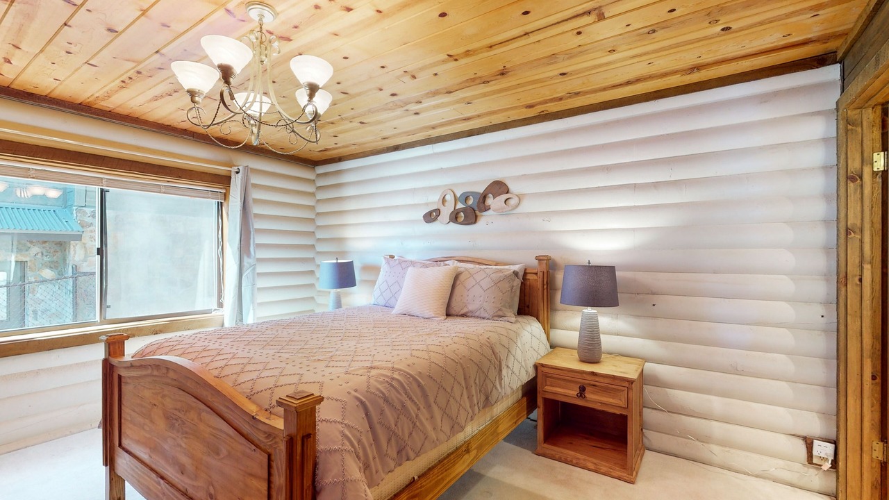 Photo of Bedroom in Munds Park