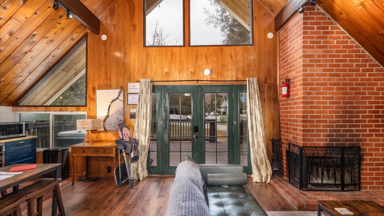 Photo of Livingroom in Oakhurst