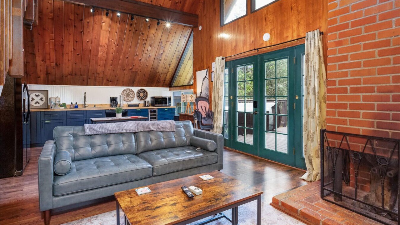 Photo of Livingroom in Oakhurst