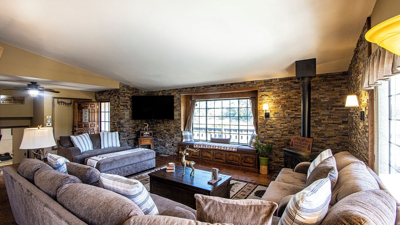 Photo of Livingroom in Kernville