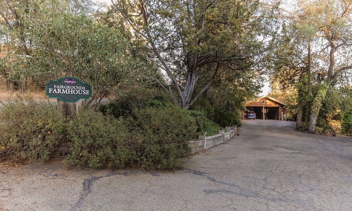 Photo of Others in Mariposa