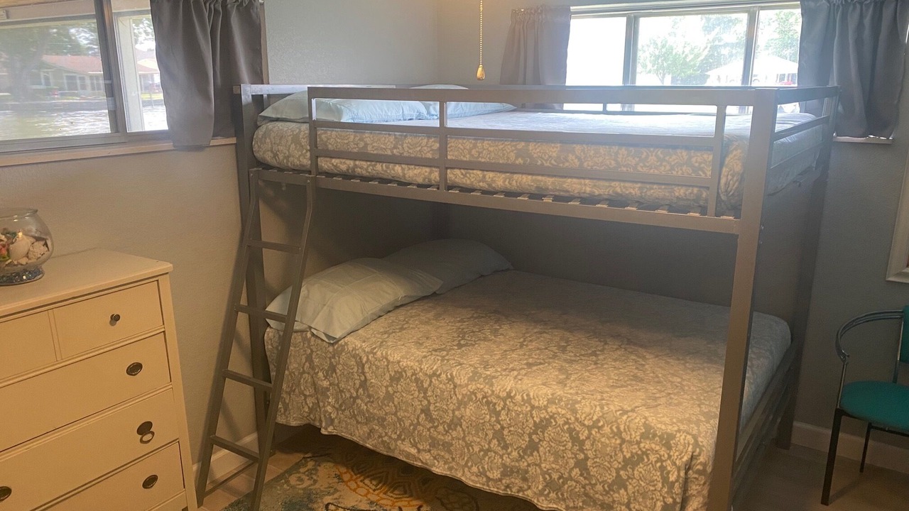 Photo of Bedroom in Lakeview
