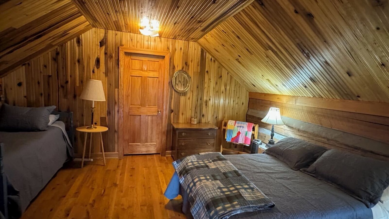 Photo of Bedroom in Frenchburg
