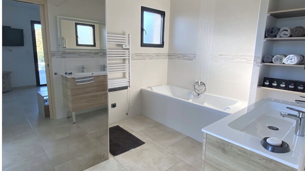 Photo of Bathroom in Cirendinu