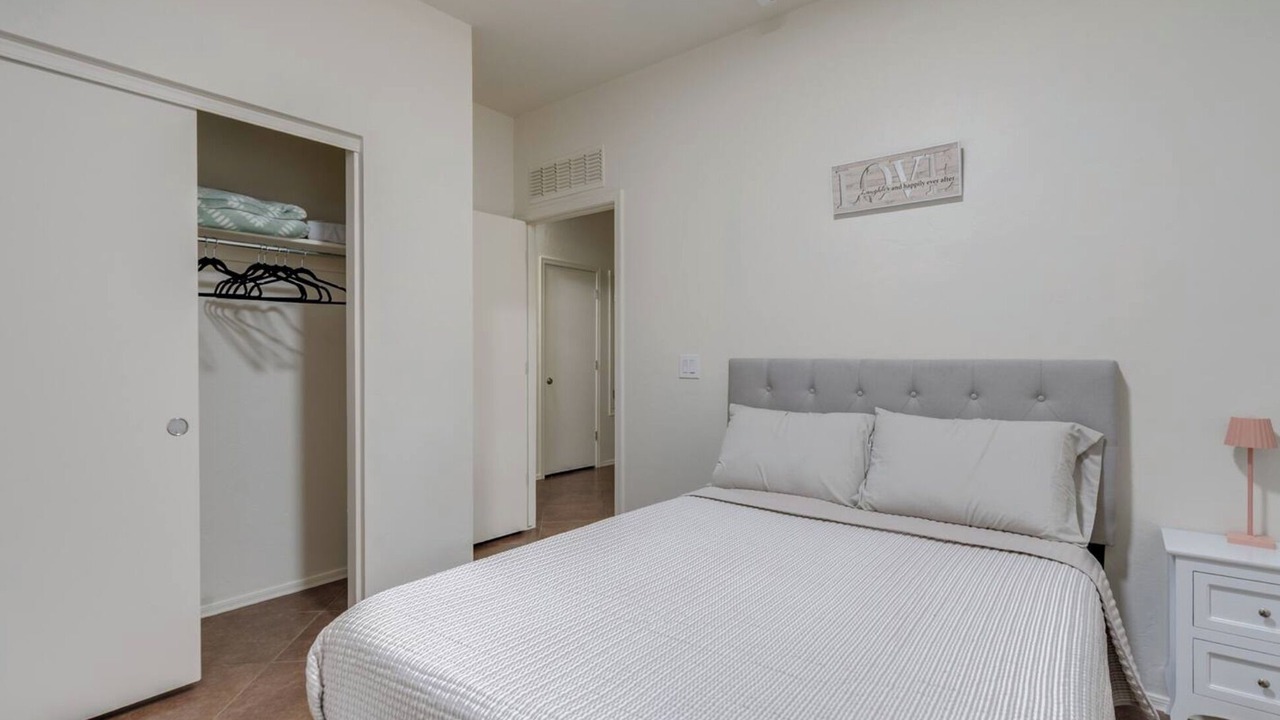 Photo of Bedroom in Valstate