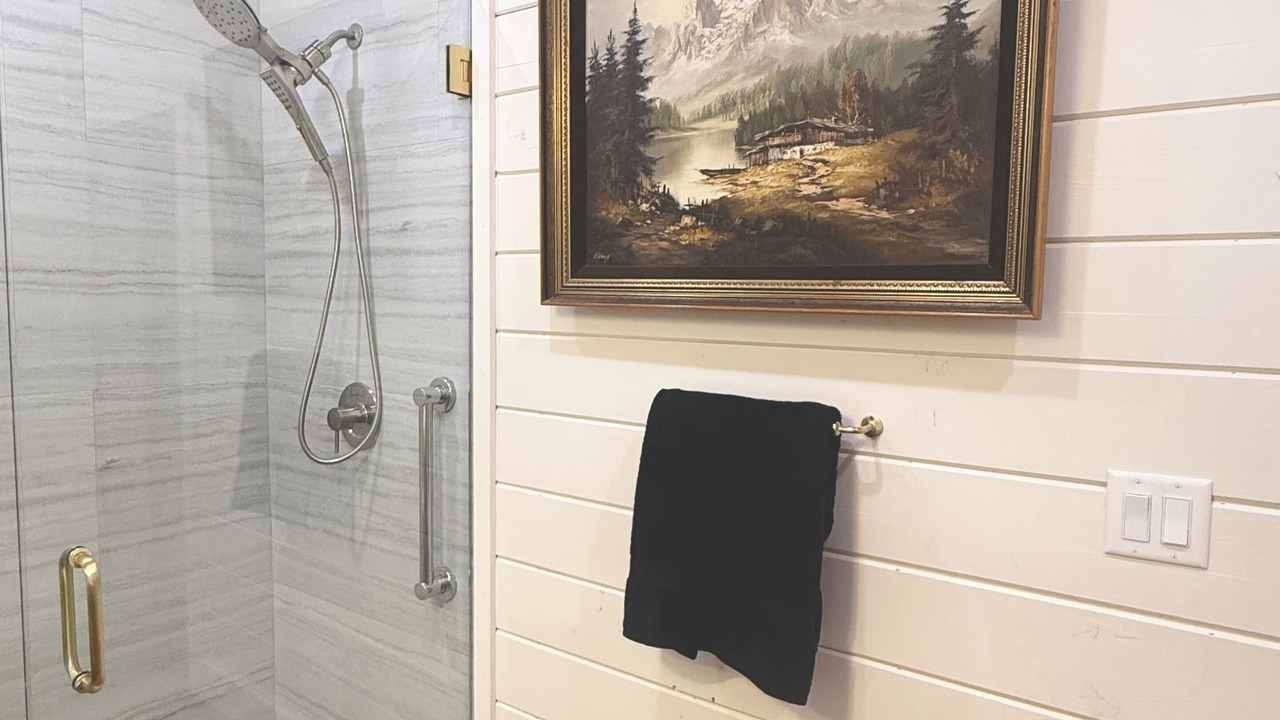 Photo of Bathroom in Island Park