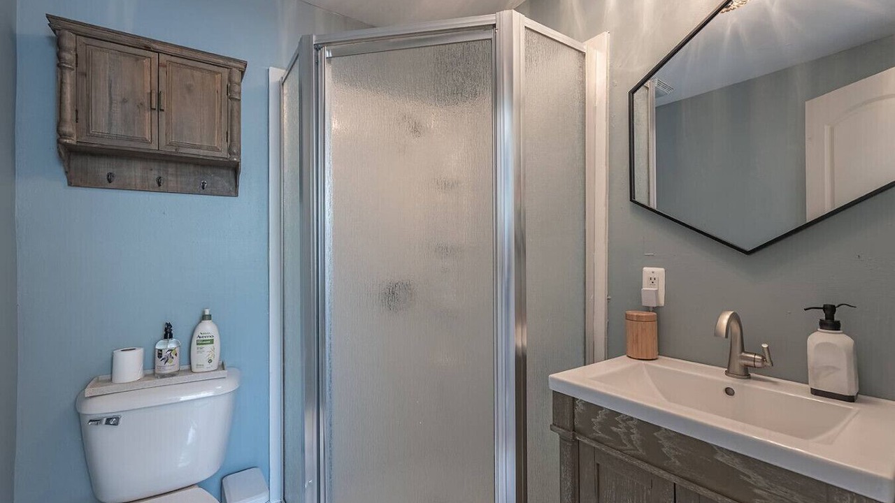 Photo of Bathroom in Roselawn Finance
