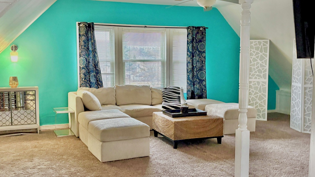 Photo of Livingroom in Roselawn Finance