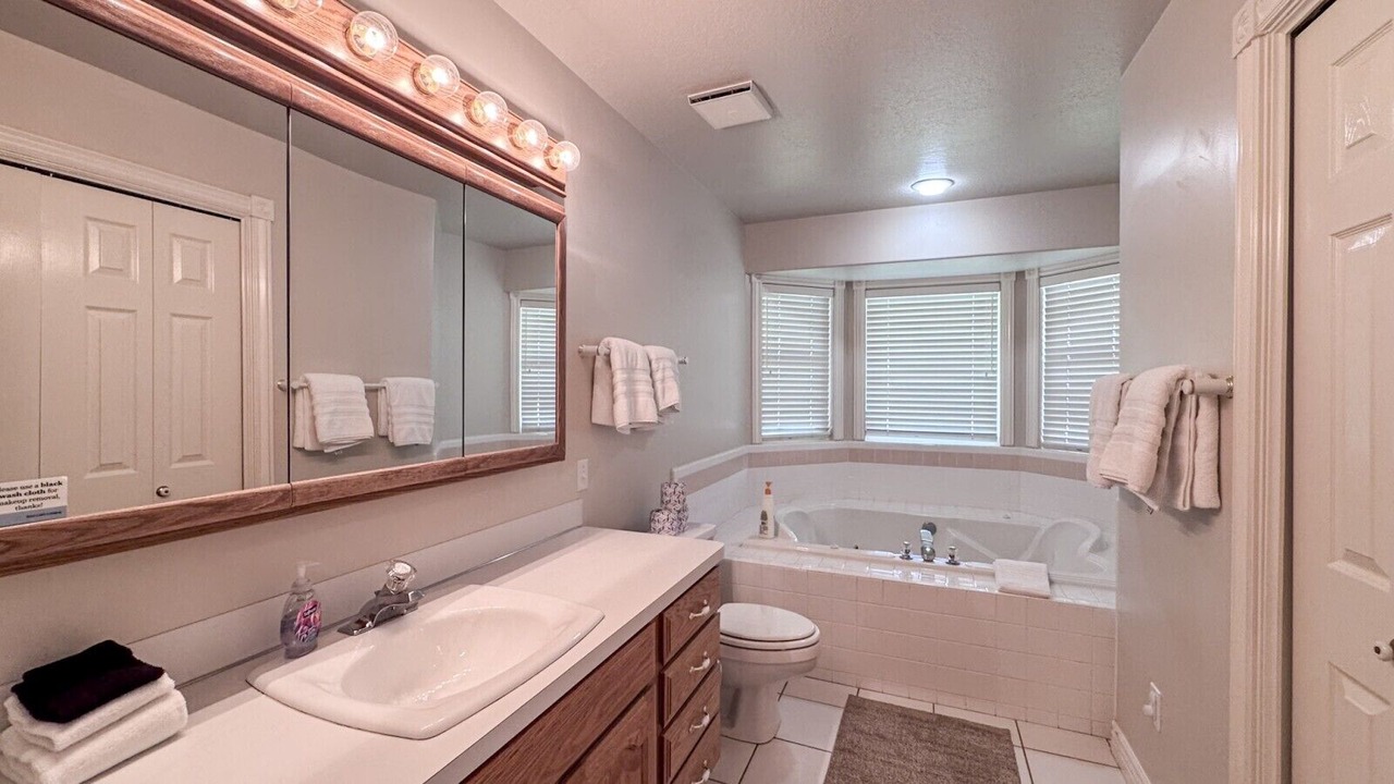 Photo of Bathroom in Garden City