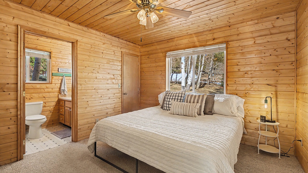 Photo of Bedroom in Mammoth Creek