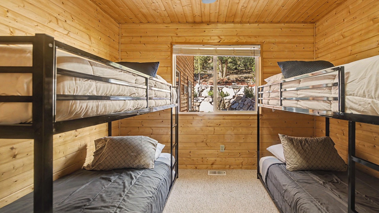 Photo of Bedroom in Mammoth Creek