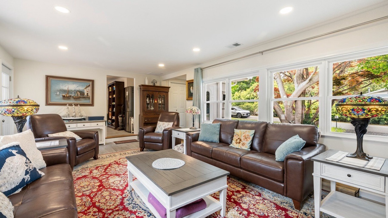 Photo of Livingroom in Calvert Beach-Long Beach