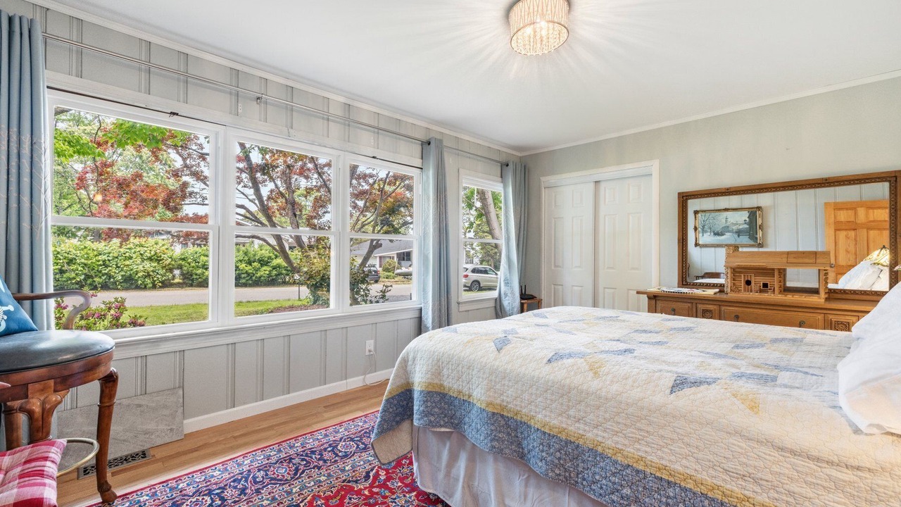 Photo of Bedroom in Calvert Beach-Long Beach