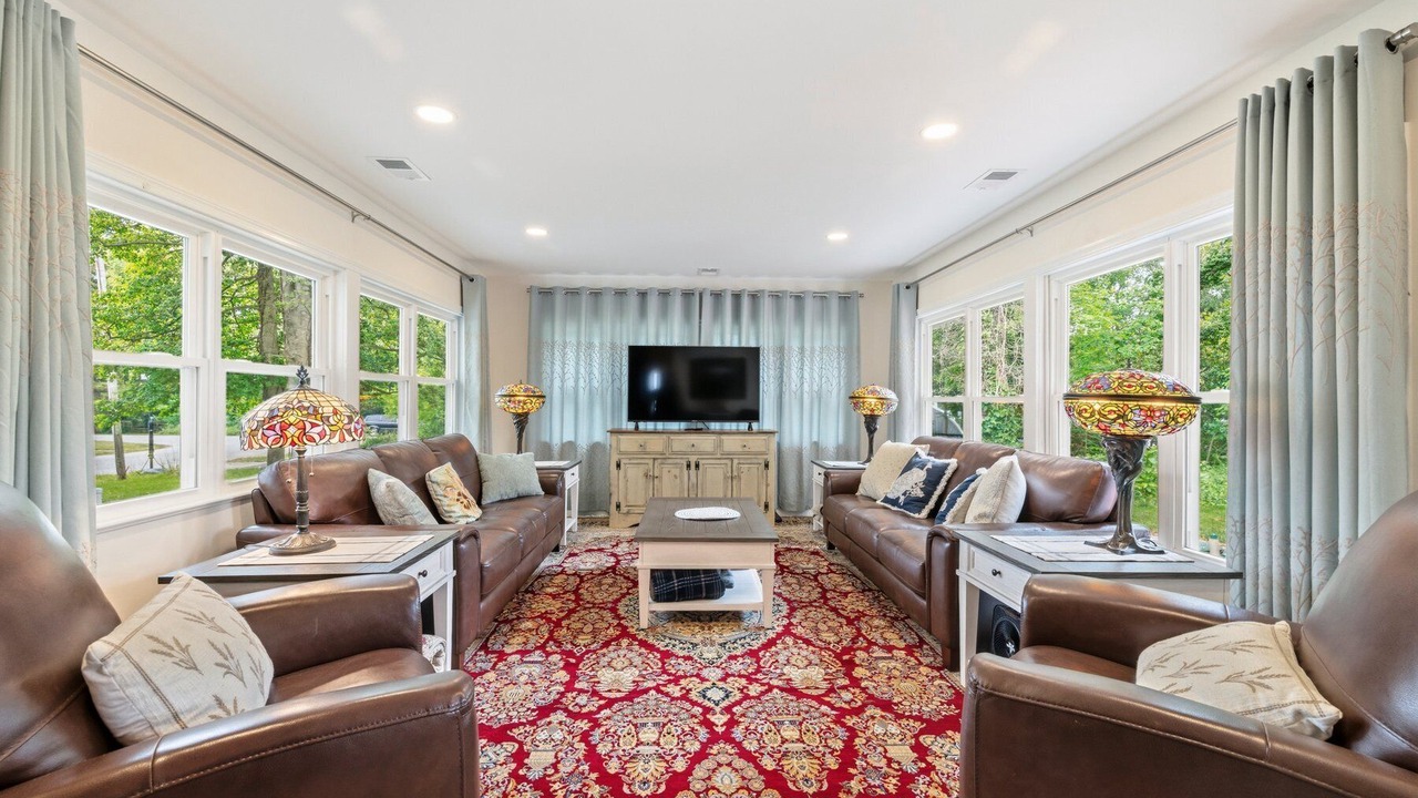 Photo of Livingroom in Calvert Beach-Long Beach