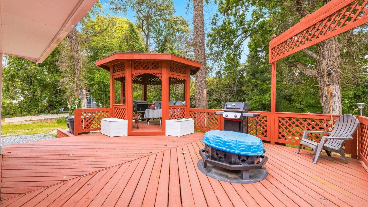 Photo of Patio Balcony in Calvert Beach-Long Beach