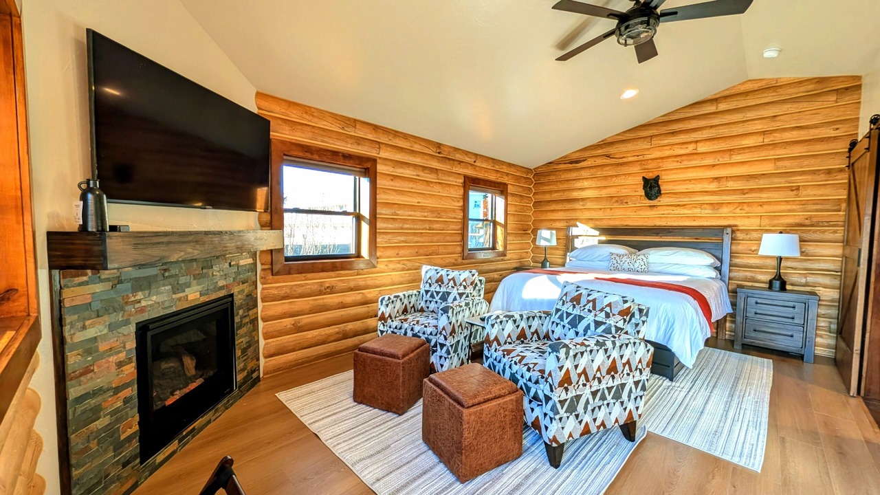 Photo of Bedroom in West Yellowstone