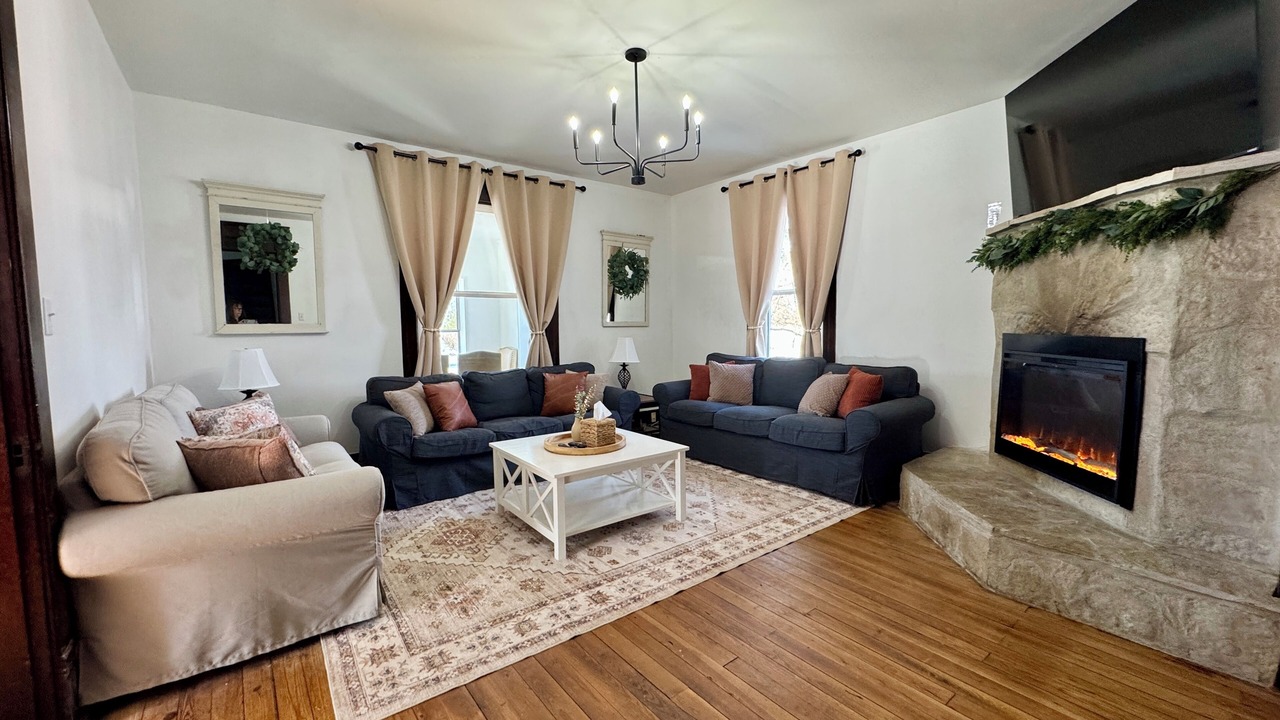 Photo of Livingroom in Plain City