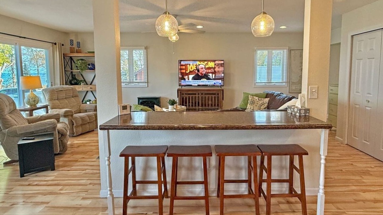 Photo of Livingroom in Kelleys Island