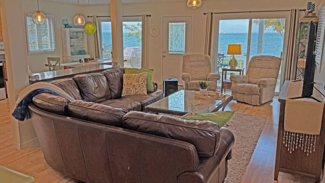 Photo of Livingroom in Kelleys Island