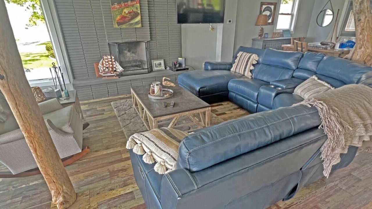 Photo of Livingroom in Kelleys Island