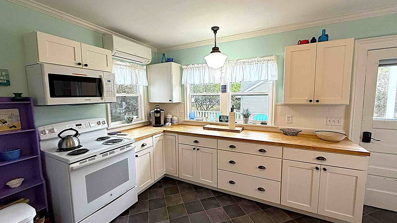 Photo of Kitchen in Kelleys Island