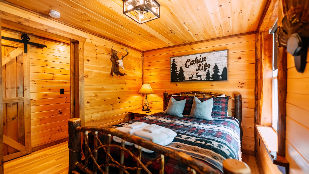 Photo of Bedroom in Nelsonville