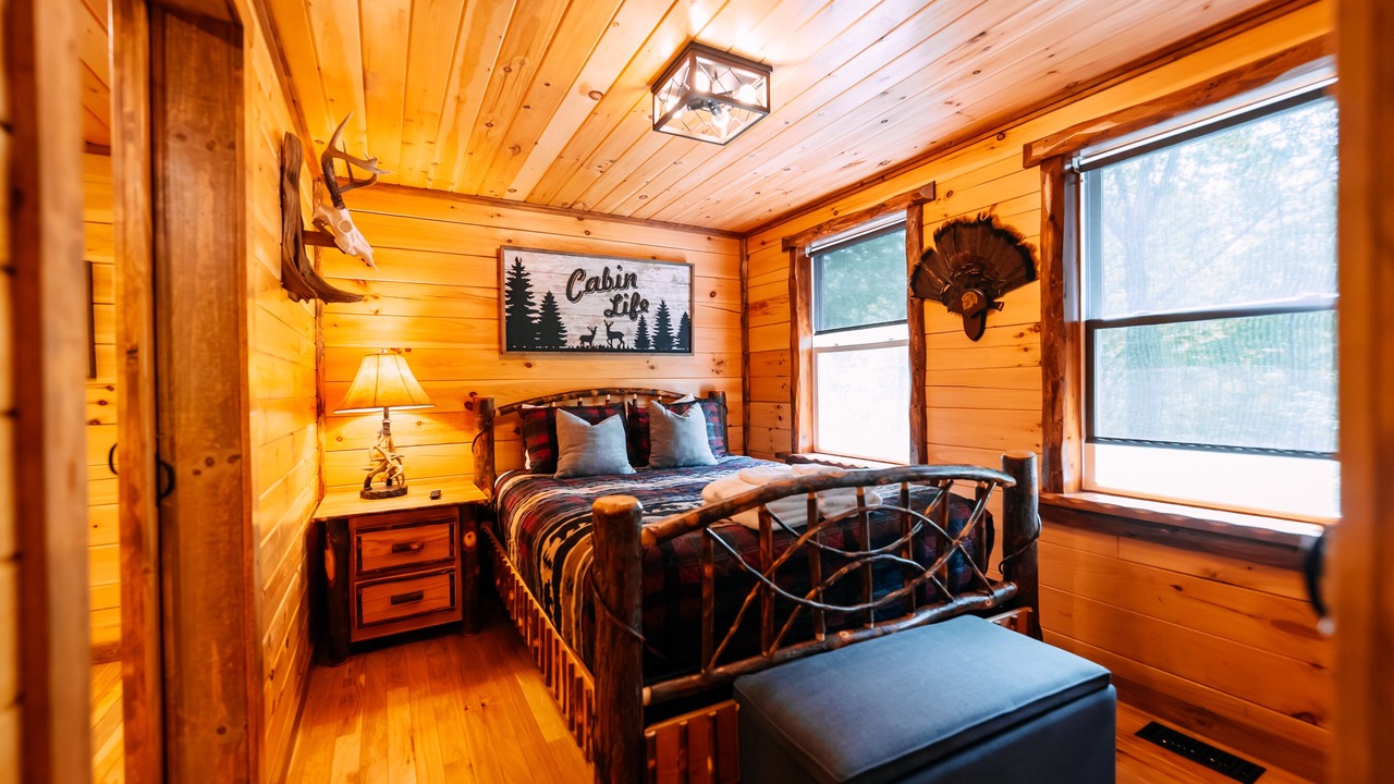 Photo of Bedroom in Nelsonville