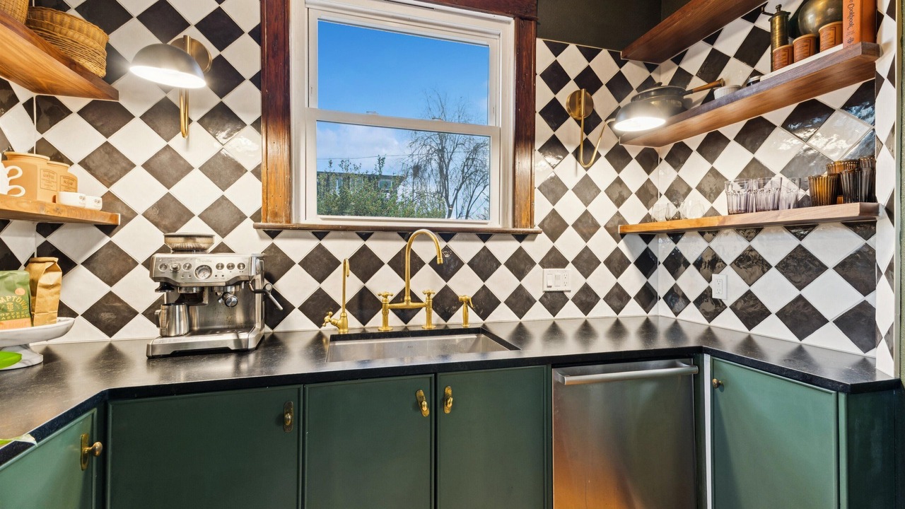 Photo of Kitchen in Mississippi District