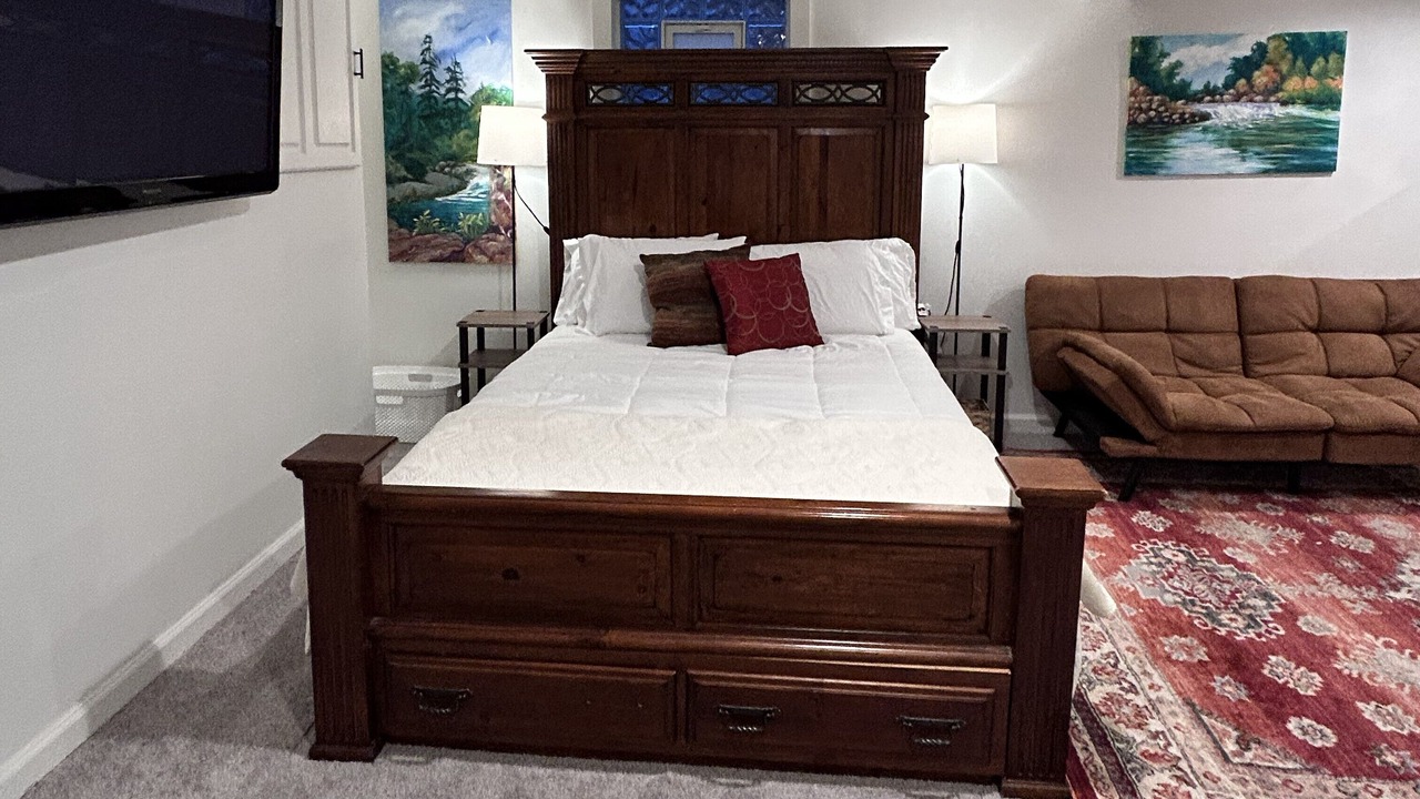 Photo of Bedroom in Roselawn Finance