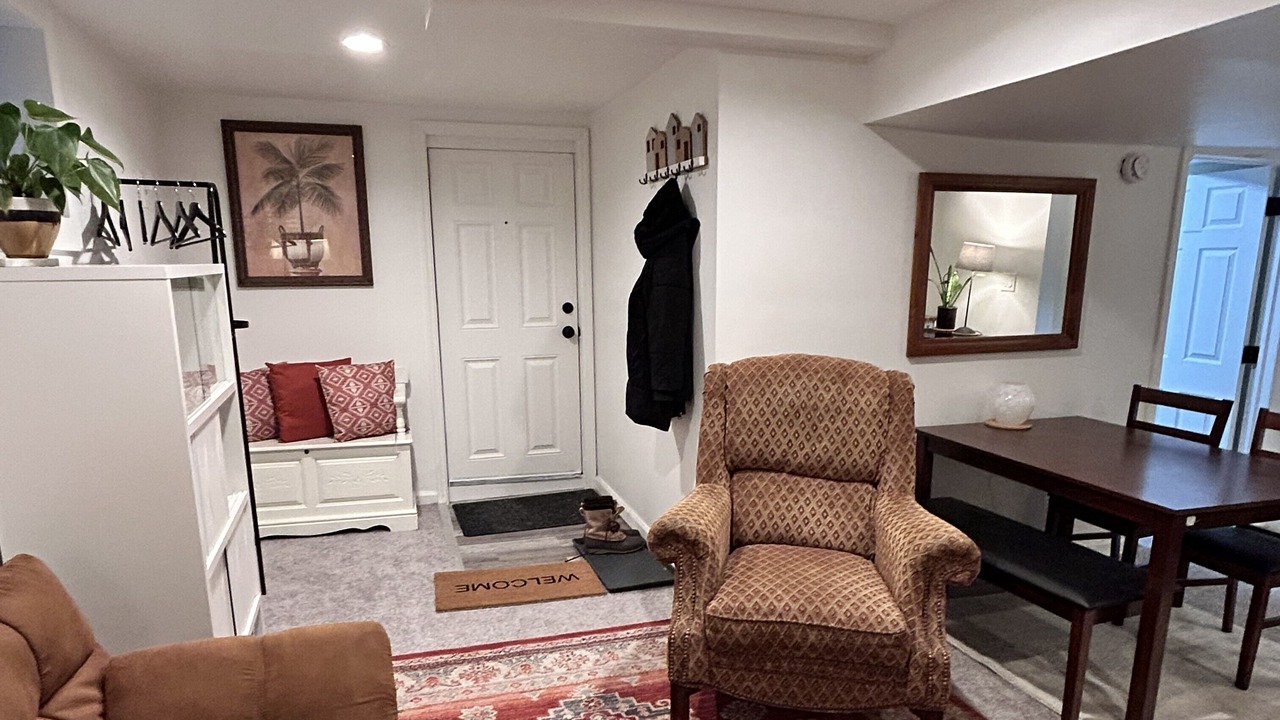 Photo of Livingroom in Roselawn Finance
