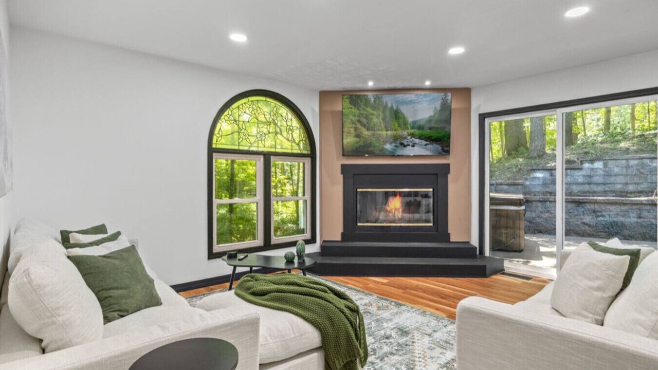 Photo of Livingroom in Feather Cove I