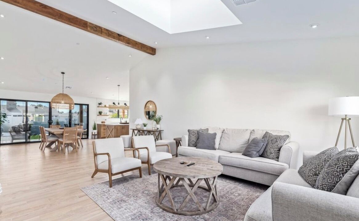 Photo of Livingroom in New Papago Parkway