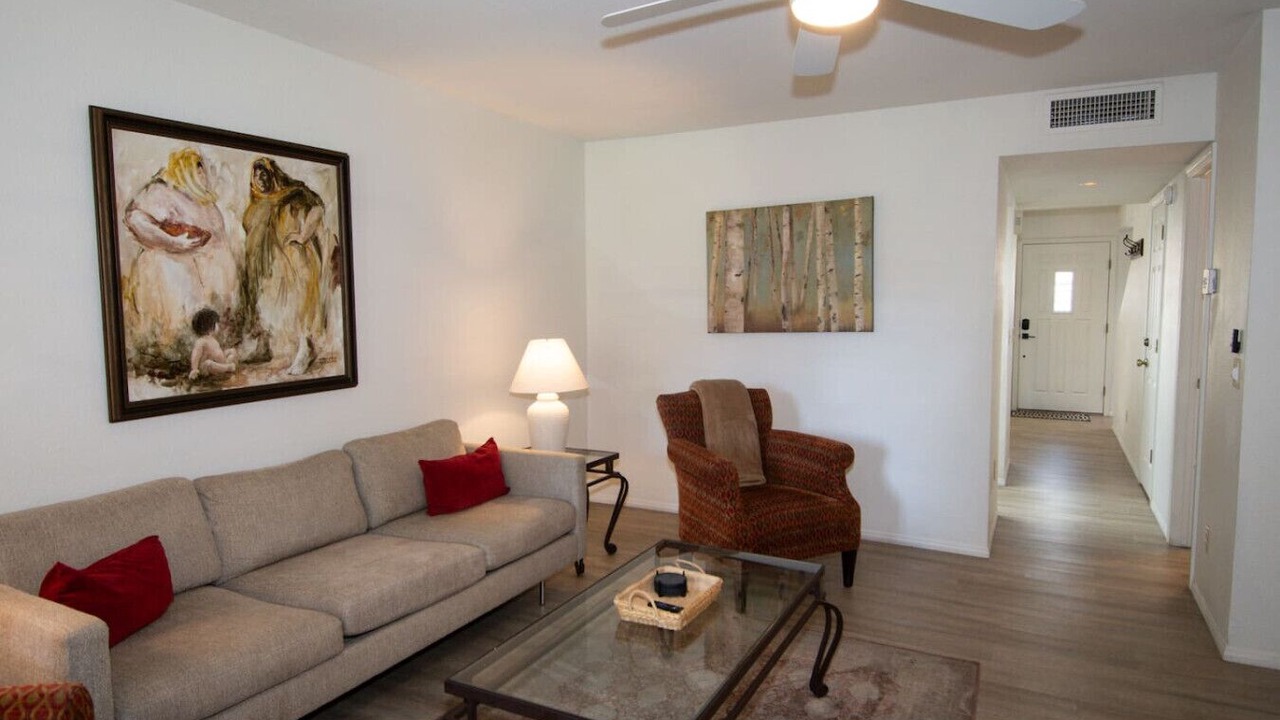 Photo of Livingroom in Oak Creek