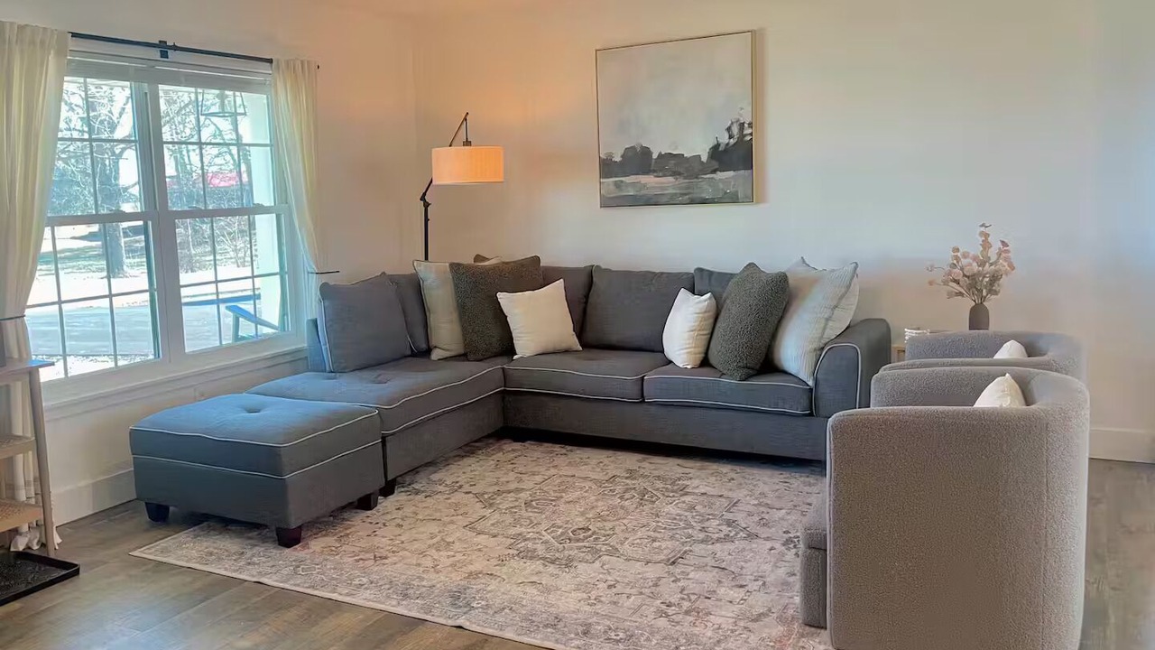 Photo of Livingroom in Elizabethtown