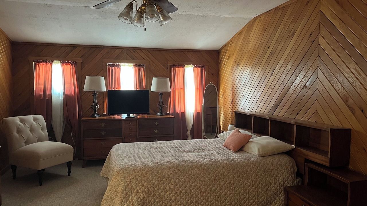Photo of Bedroom in Clay City