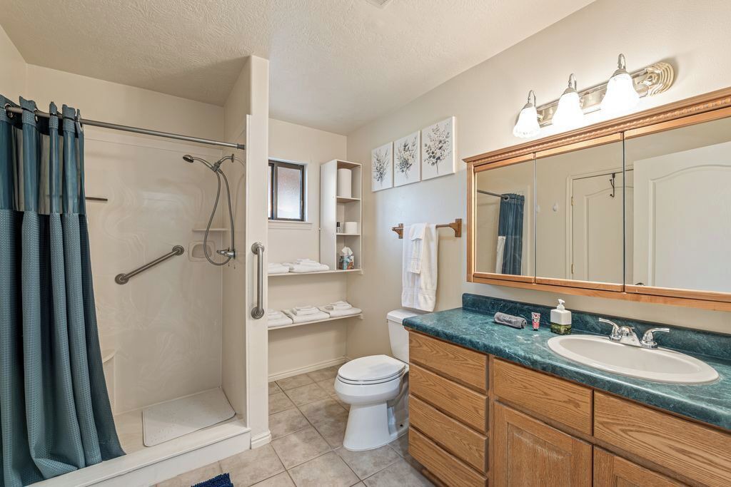 Photo of Bathroom in Hurricane