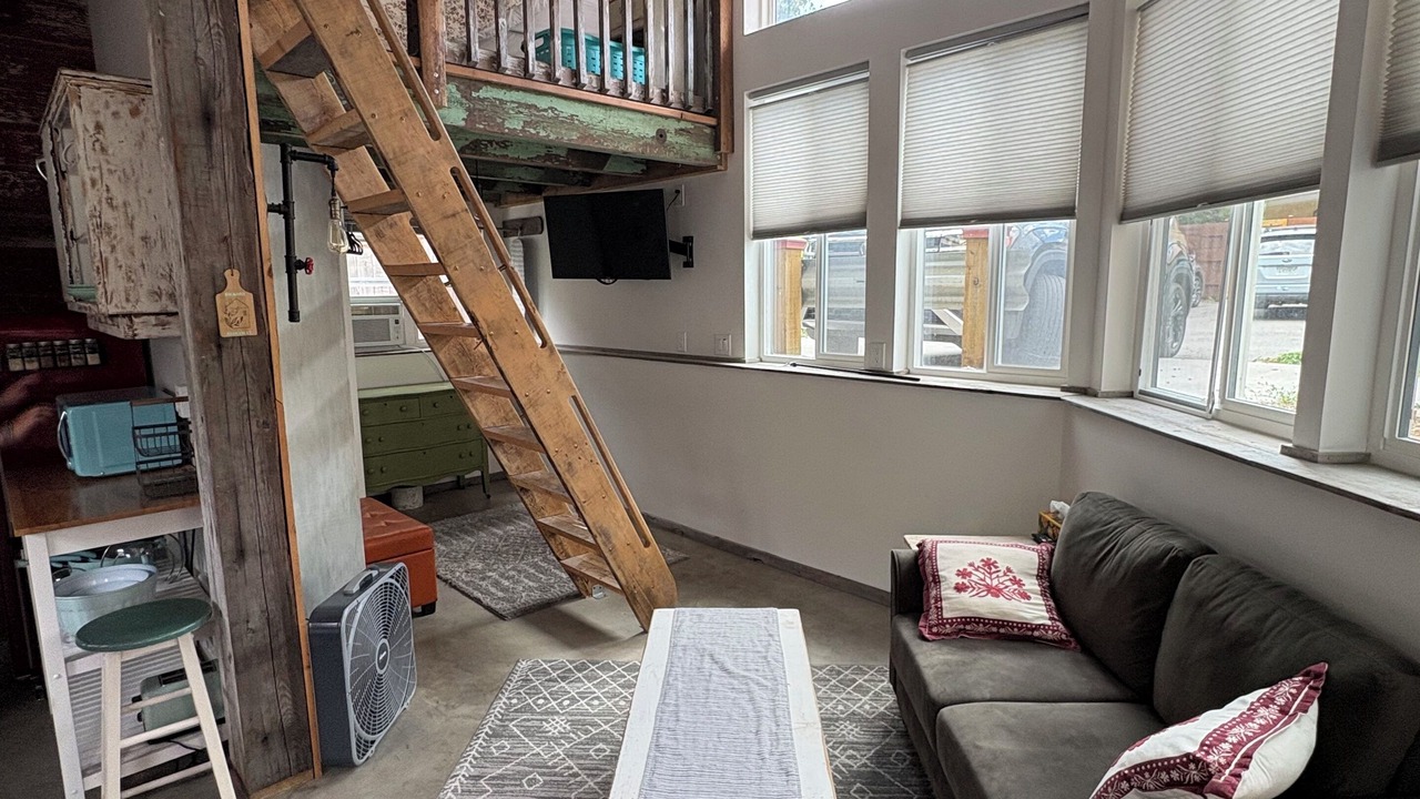 Photo of Livingroom in Riverfront
