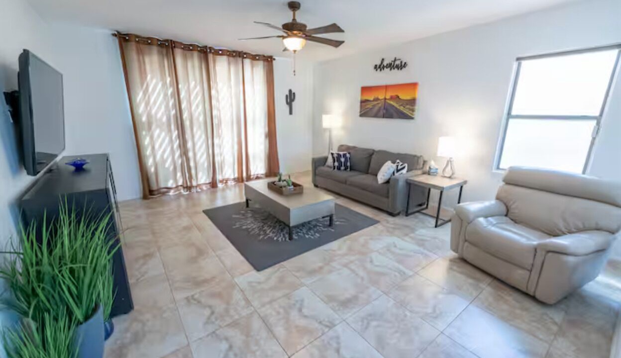 Photo of Livingroom in Surprise