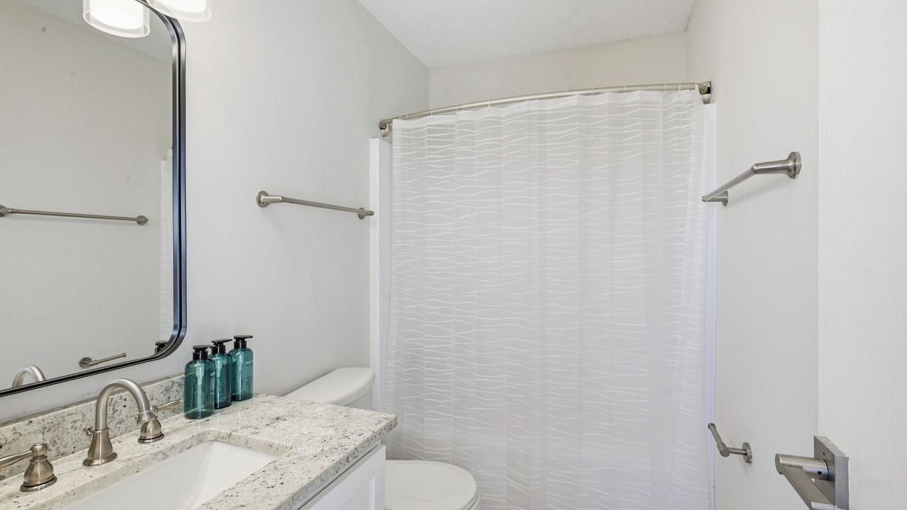 Photo of Bathroom in Hurstbourne Acres