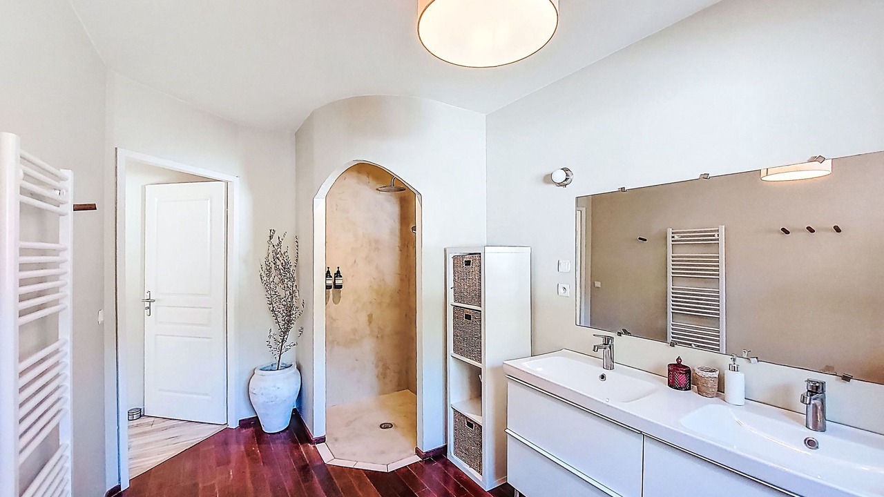 Photo of Bathroom in Figari