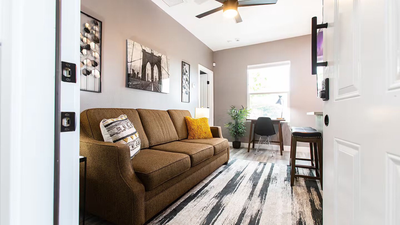 Photo of Livingroom in University Heights