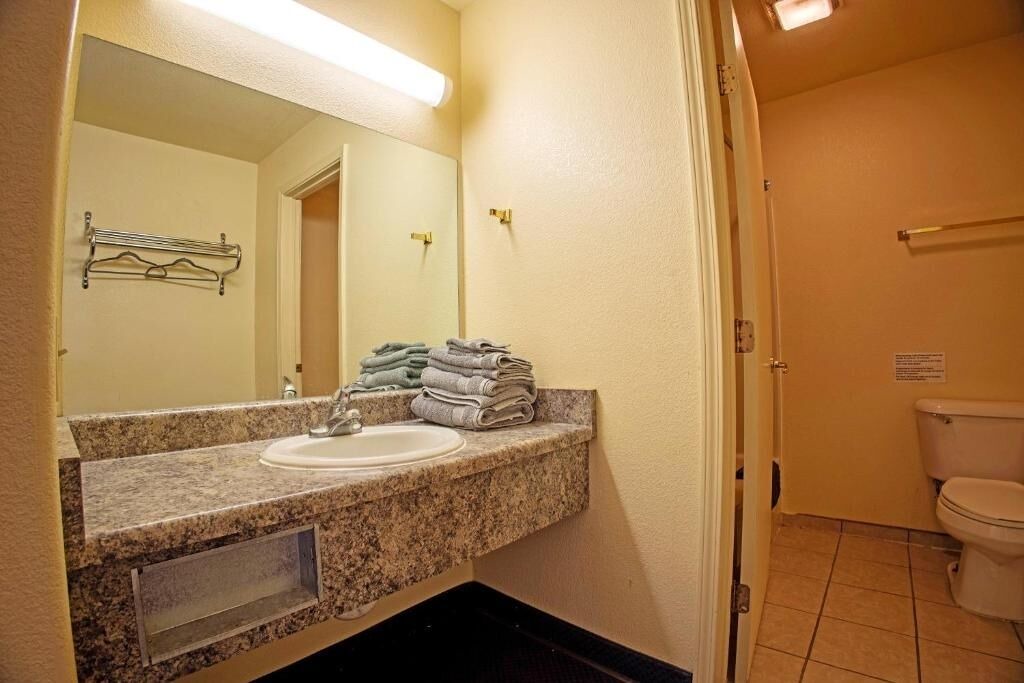 Photo of Bathroom in Lordsburg