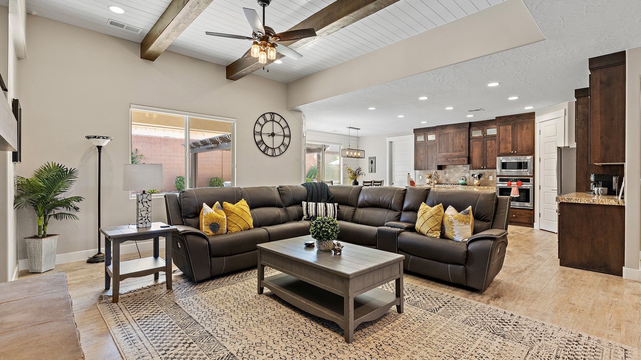 Photo of Livingroom in Hurricane