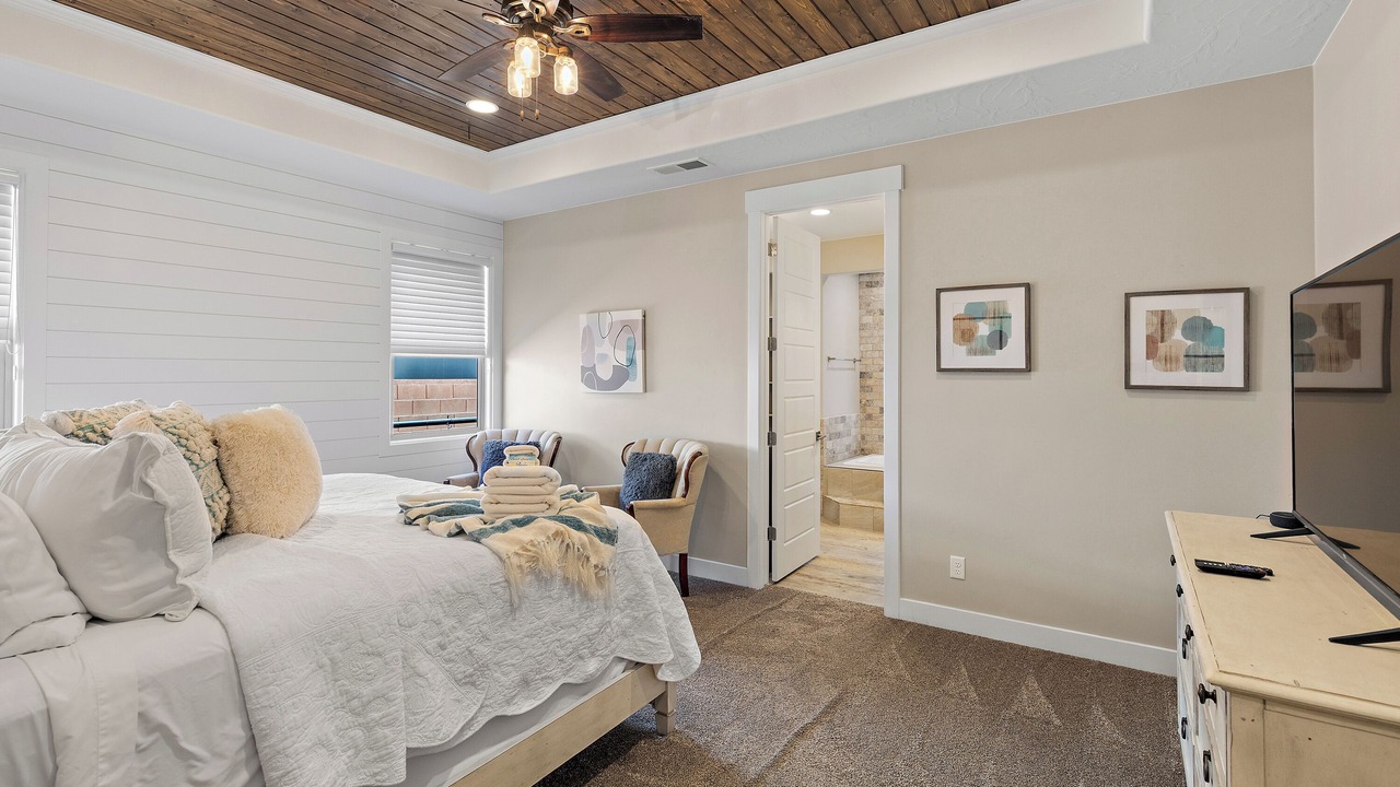 Photo of Bedroom in Hurricane