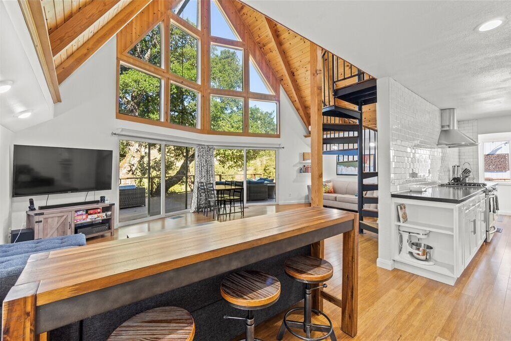 Photo of Livingroom in Cloverdale