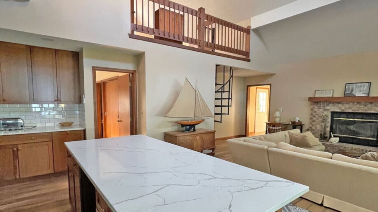 Photo of Livingroom in Kelleys Island