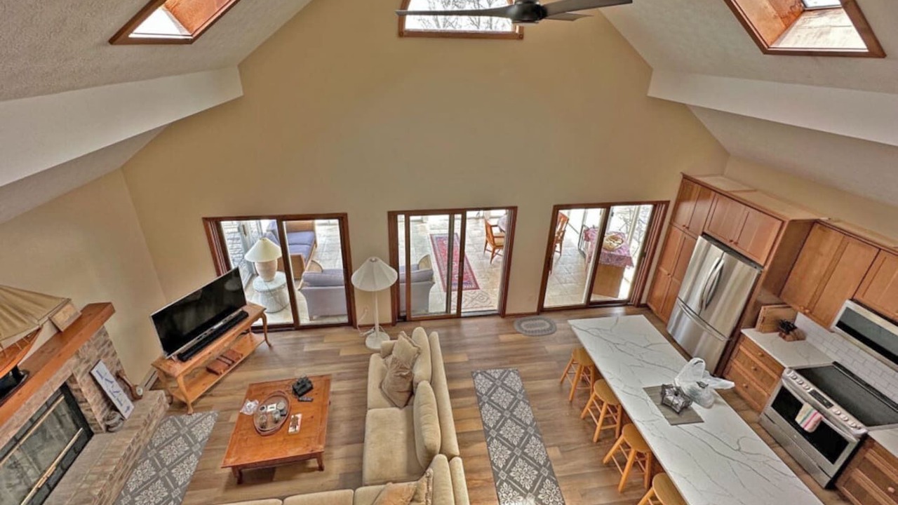 Photo of Livingroom in Kelleys Island